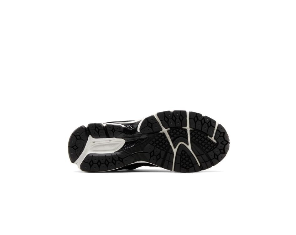 2022 2002R 'Black Gunmetal'