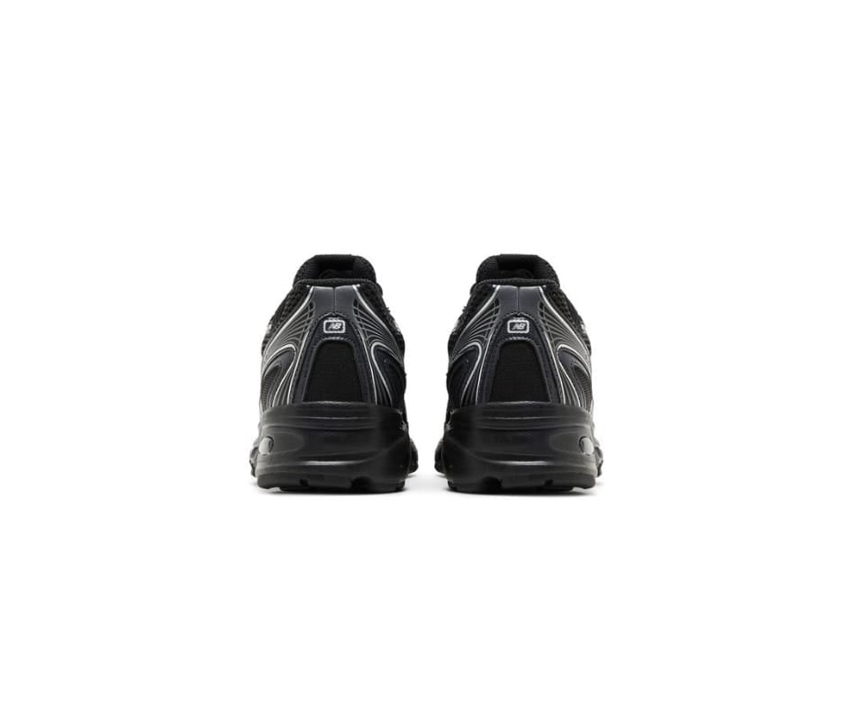 2024 740v2 'Black Silver Metallic'