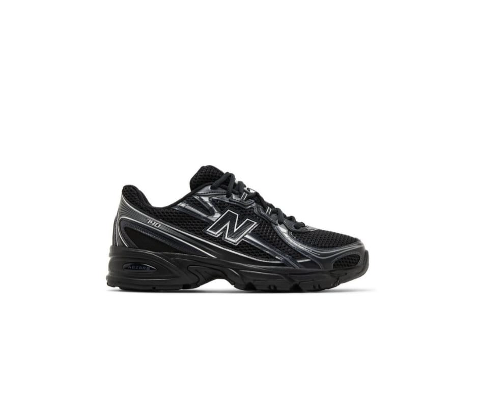 2024 740v2 'Black Silver Metallic'