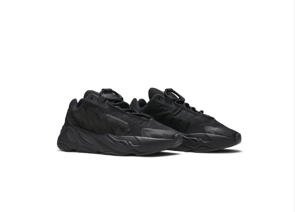 Yeezy Boost 700MNVN'Triple Black