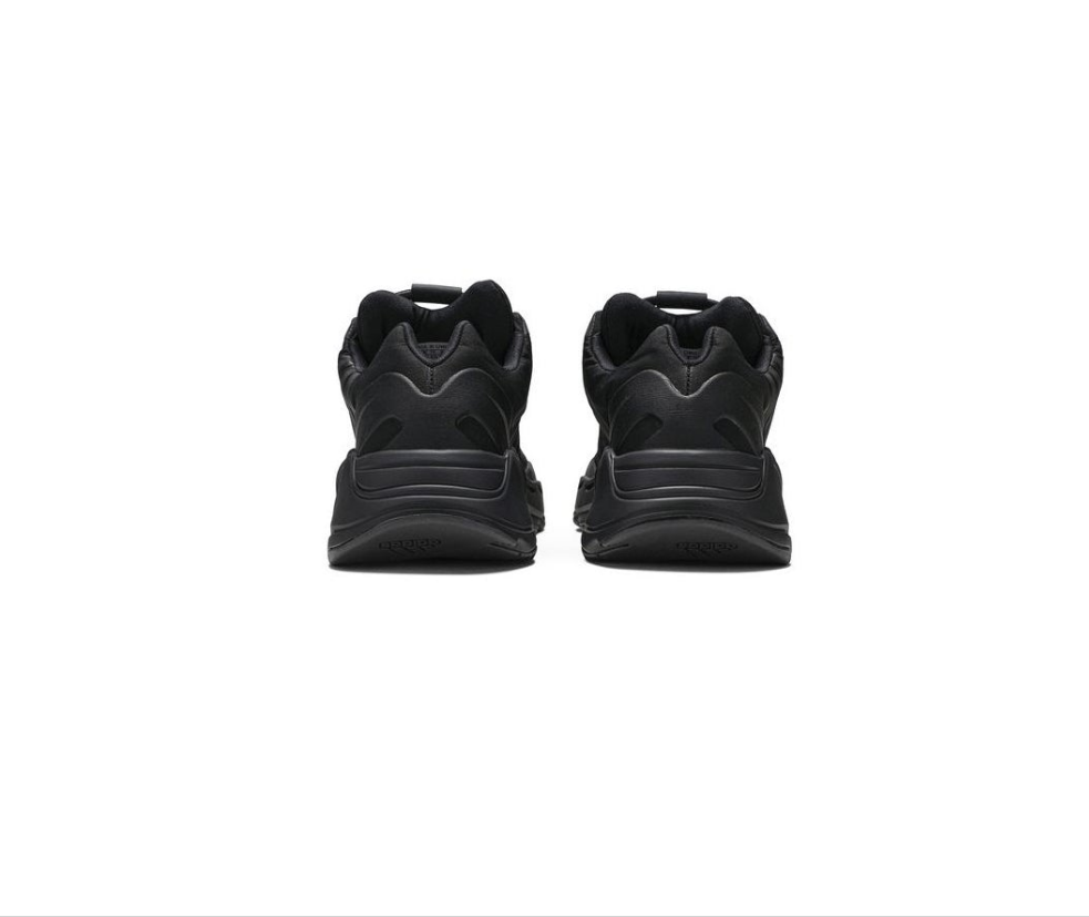 Yeezy Boost 700MNVN'Triple Black